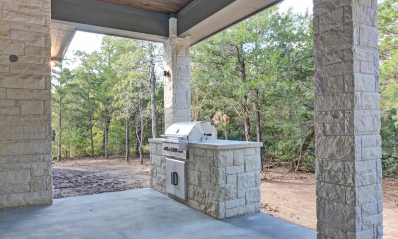 Custom built home in Valley View